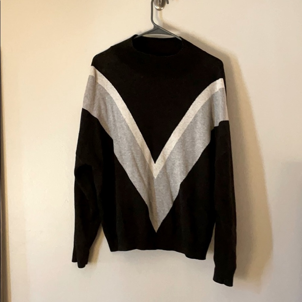 Monochromatic oversized sweater